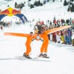 Tatra Ice Master i lodowe emocje: jak kibicować i gdzie stanąć bez tłumów Przebrani narciarze rywalizują w barwnym wyścigu w górskim kurorcie