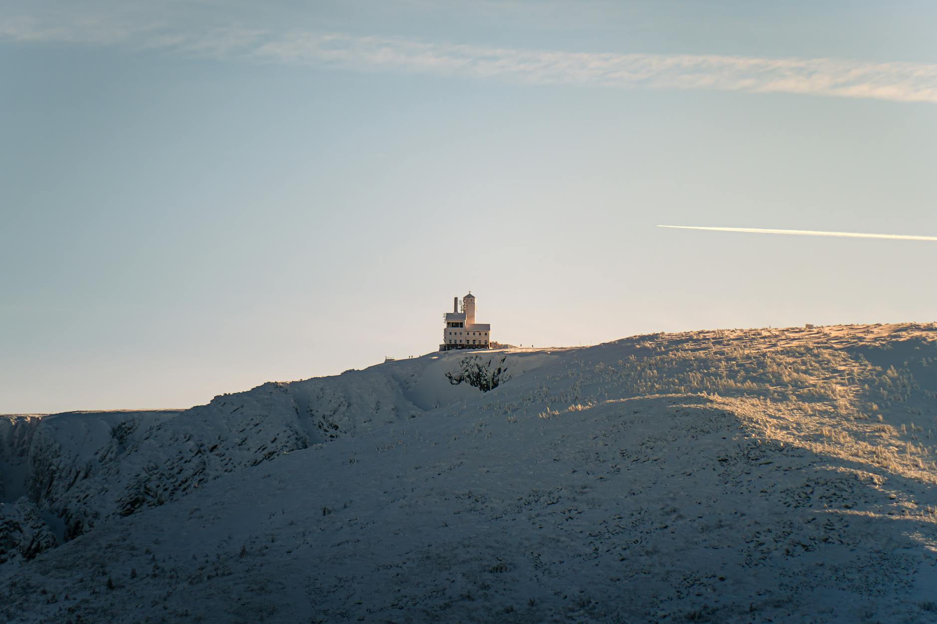 Podhalańskie słowa i zwroty: mały słowniczek dla przyjezdnych Wschód słońca nad obserwatorium Śnieżne Kotły w Karkonoszach