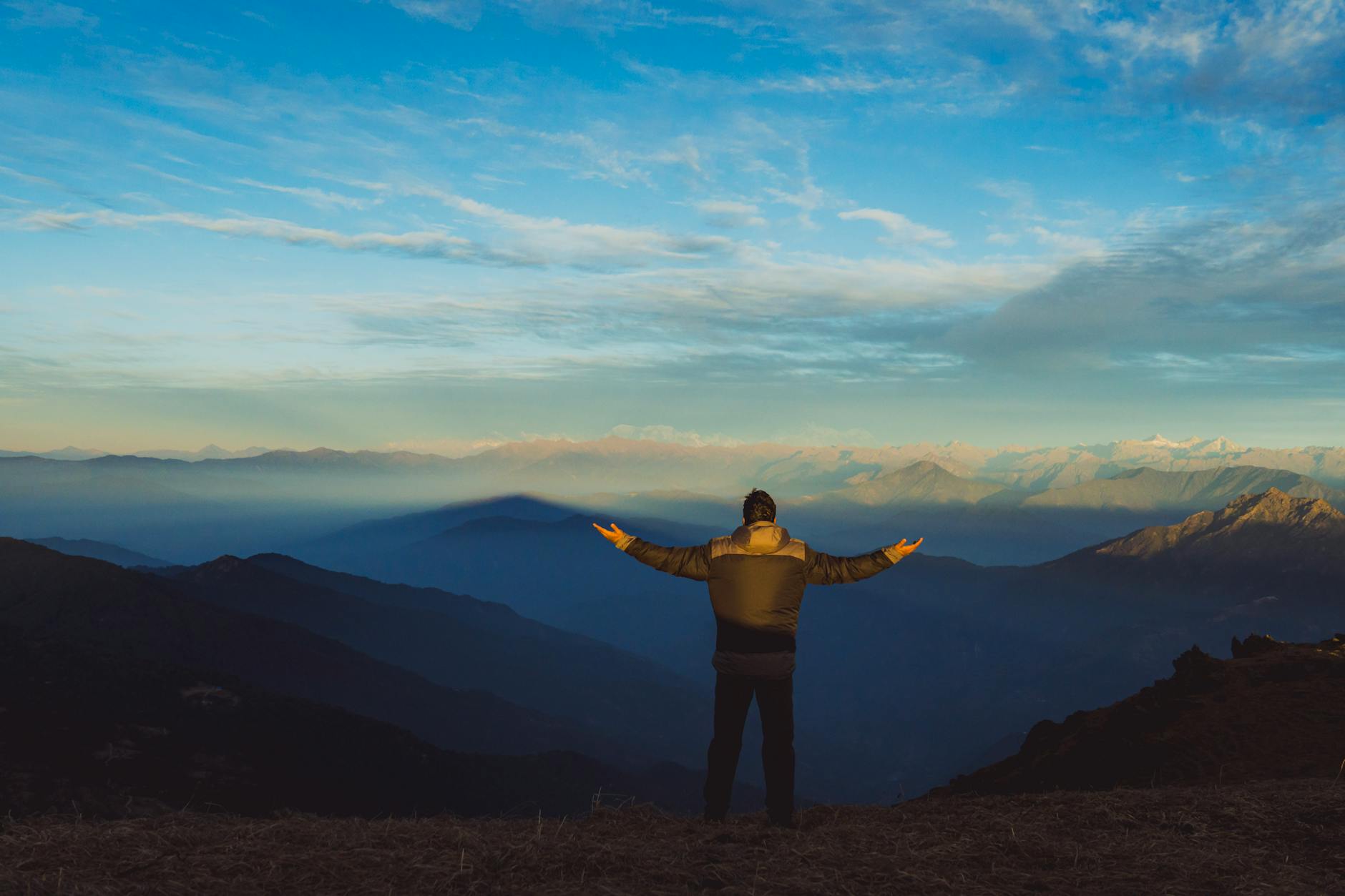 Najpiękniejszy moment na Kasprowym: widok, którego nie zapomnę Wschód słońca nad ośnieżonym szczytem Kasprowego Wierchu