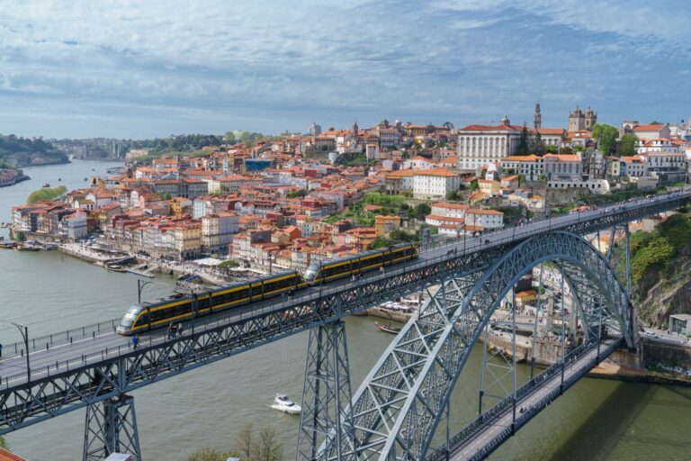 Pociąg do Zakopanego zamiast auta: czas przejazdu, koszty i wygoda zielonej podróży